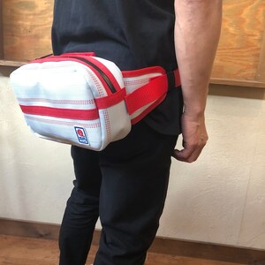 11-63R　【SUWAプレミアム】FIRE HOSE PRODUCTS　ウエストバック　ホワイト（パイピングカラー：赤）／ワンショルダー バッグ ショルダー ななめ メンズ 信州 諏訪