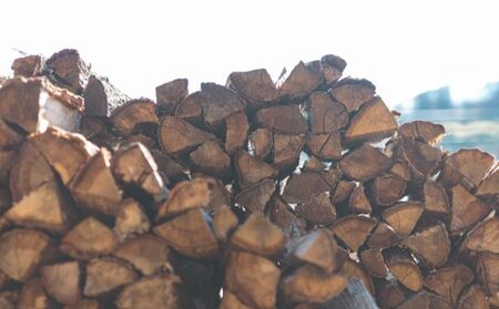 小諸の薪(カラマツ)約12kg　～環境に優しい間伐材使用～