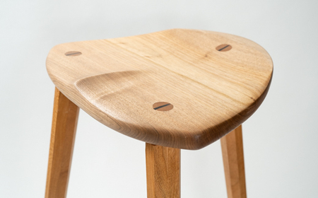 木の椅子展入選作のハイスツール｜ 椅子 いす