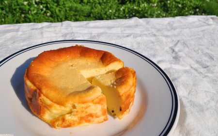 【米粉の濃厚 チーズケーキ】 こだわり 13㎝ホール  チーズケーキ （Aq-001） 