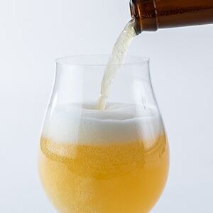 八ヶ岳山麓のクラフトビール4本セット　地元産のそばを使用!【8soba  4本】_ビール クラフトビール 酒 アルコール 人気 おすすめ 送料無料 贈答 ギフト 八ヶ岳山麓 長野県_【配送不可地域：離島】【1569835】