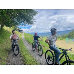 マウンテンバイク半日ガイドツアー　Tシャツ＆レンタルバイク込　1名様【1628006】