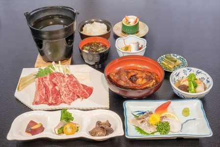 春日温泉もちづき荘 ご宿泊券1泊2食 「蓼科牛すき焼きプラン」地酒1合付 【2名様用】【春日温泉 もちづき荘 自慢の源泉かけ流し 滝風呂 岩風呂 地元の食材を使用した夕食 夕食時のドリンクサービス(地酒も可) 長野県 佐久市 】