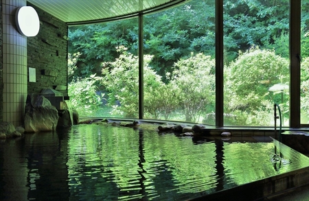 春日温泉もちづき荘 ご宿泊券1泊2食 「蓼科牛すき焼きプラン」地酒1合付 【2名様用】【春日温泉 もちづき荘 自慢の源泉かけ流し 滝風呂 岩風呂 地元の食材を使用した夕食 夕食時のドリンクサービス(地酒も可) 長野県 佐久市 】