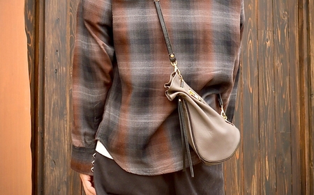 信州鹿革：巾着ショルダー DHB-100/ ブラック｜ 巾着バッグ