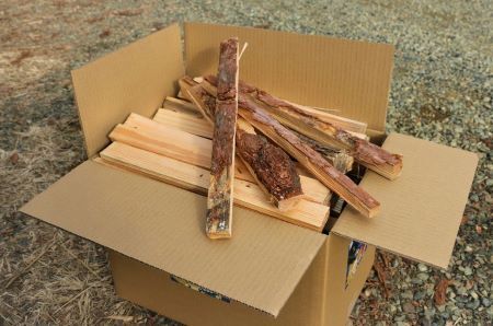 長野県南相木村で育った実の詰まった広葉樹の超小割り薪 ～焚き火・焚き付け等々に～