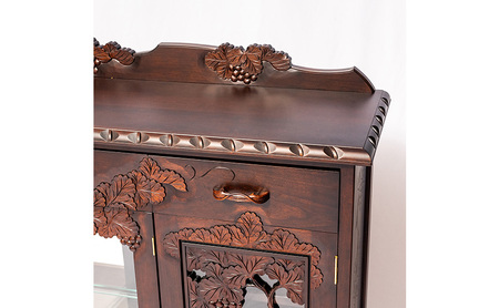 軽井沢彫り　大坂屋家具店　ローボード インテリア 工芸品 民芸品 伝統技術 ショーケース 軽井沢彫