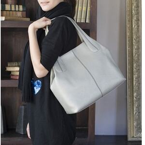 【濱野皮革工藝のバッグ】リゼトート(パールホワイト)_装飾品・工芸品 財布 服飾小物 _【1583716】