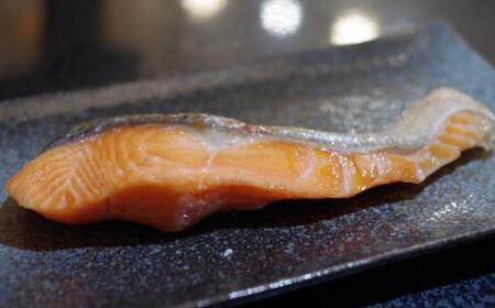 駒ヶ岳清流サーモン１匹満足セット［イクラ 海鮮 海鮮 サーモン ］