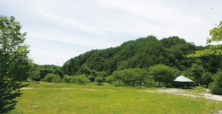 BE02-24H まつたけ小屋 アウトドア広場「梅松苑」 コテージ 平日御宿泊券 5名様まで (食事なし)