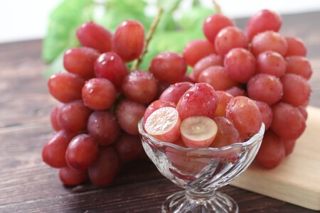 長野県産　クイーンルージュ　4房　約2キロ以上 ☆長野県限定販売 ☆クイーンルージュ 2kg箱 4房〜5房 ☆9月