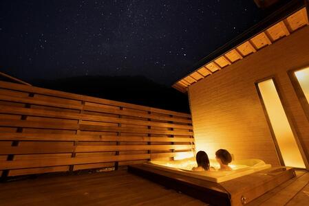 長野県阿智村で日本一の星空グランピング《mökki (mokki モッキ)~STARDUST GLAMPING achi village~》 宿泊ギフト券(30,000円分)|グランピング