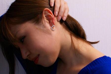 ブランツ 三日月と星の唐草ピアス｜ピアス