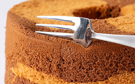 【お母さん目線の手作りケーキです】小池糀店の甘酒を使用した無添加ココアマーブルシフォンケーキ【配送不可地域：離島】【1462014】