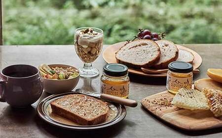 【ふるさと納税】BIYAJIMA BEE FARM『季節の完熟生はちみつ 一瓶280g×2個』北信濃の大自然がぎゅっとつまった、完全非加熱・無農薬・除草剤、防腐剤不使用の国産天然蜂蜜【長野県信濃町】