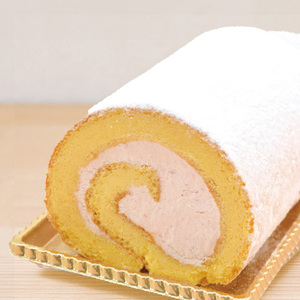 「米粉ロールケーキ ストロベリー」国産金芽米の米粉使用、身体にやさしいグルテンフリー もちもち、しっとりとした食感にこだわりました。 地元に愛され続ける大正３年創業の老舗まつりや【長野県信濃町ふるさと納税】