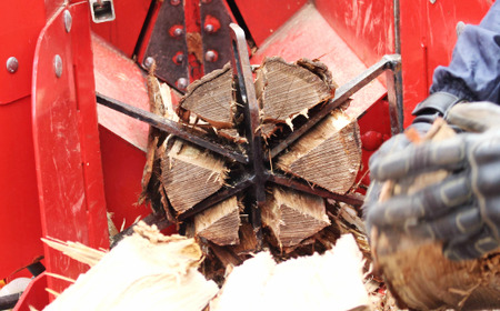 【長野県 信濃町】純国産 楢材（ナラ) 薪 約500㎏  (未乾燥材のため十分に乾燥させてご使用ください／現地引取り限定)  薪ストーブ、焚火に最適！火持ち良く、高熱量で、燃焼時間が長い。煙・灰が少なく、パチパチと心地よい音を立てて燃えるのが特徴です※長野県信濃町にて引取のみのご対応となります／500㎏：約たたみ一畳×高さ60センチ ※必ずお車の積載量をご確認ください【長野県 信濃町 ふるさと納税】