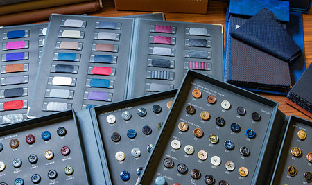 スリーピーススーツ又はツーパンツスーツ 仕立券 高級服地＜SUITO WOOL＞使用