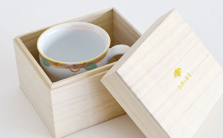 【美濃焼】 赤絵 流水椿 マグカップ 白 【織部/蔵珍窯】 食器 マグカップ コーヒーカップ[TBI014]