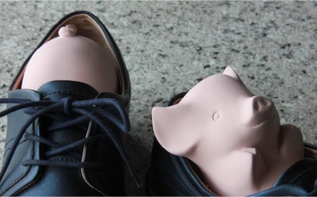 【美濃焼】くつ乾かす ブタちゃん 『ピンク』【丸健製陶】 雑貨 靴 除湿 消臭 抗菌  [TAY004]