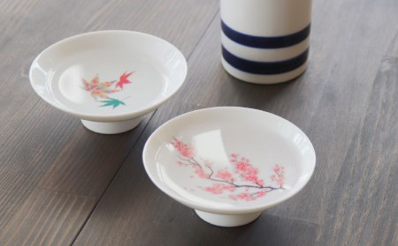 【美濃焼】 温度で変化する酒器  温感 平盃 ペアセット 桜 ＆ 紅葉  『白』 『黒』 【丸モ高木陶器】 [TBA124]