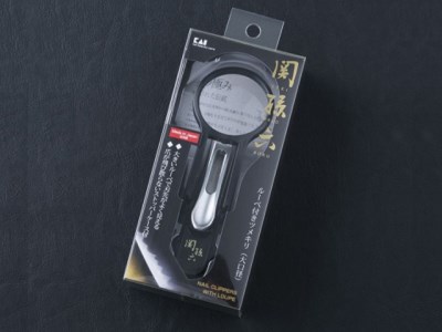 H7-137 ＜刀匠 ◇貝印 関孫六の伝統から生まれたツメキリ＞ ◇貝印 関孫六 ルーペ付きツメキリ大口径Ｍ ～ルーペ付きだから爪がしっかり見えて切りやすい 虫眼鏡 ルーペ 拡大 爪切り つめきり 黒～