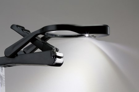 H9-124 ＜刀匠 ◇貝印 関孫六の伝統から生まれたツメキリ＞ ◇貝印 関孫六 LEDルーペ付きツメキリ ～ ルーペ付きだから爪がしっかり見えて切りやすい LED付なので手元が明るい 虫眼鏡 ルーペ 拡大 ライト 電灯 爪切り つめきり 黒～