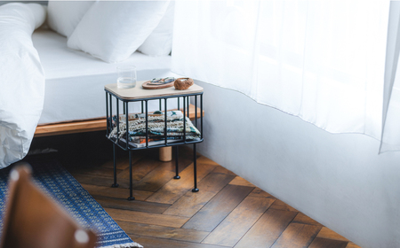 スツールやサイドテーブルになる小さな鉄製家具 POCHI