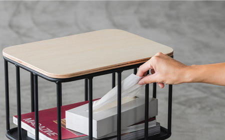 スツールやサイドテーブルになる小さな鉄製家具 POCHI