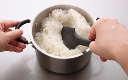 貝印 料理研究家 脇雅世監修 o.e.c ミニマ 両手深型鍋 15cm ガラス蓋付 2点セット 000DY5208 OEC オーイーシー IH ガスコンロ オーブン 対応 関市 キッチンツール 料理 おしゃれ 便利 なべ ナベ ふた フタ