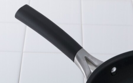 貝印 料理研究家 脇雅世監修 o.e.c IHフライパン 25cm ふた付 2点セット 000DY5200 OEC オーイーシー IH ガスコンロ オーブン 対応 関市 キッチンツール 料理 おしゃれ 便利 蓋 フタ