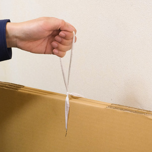 ダンボール貫通カッター／引っ越し　紐通し　穴あけ　結束　ゴミ捨て　荷造り　段ボール　まとめる
