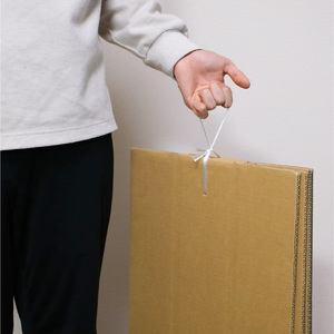 ダンボール貫通カッター／引っ越し　紐通し　穴あけ　結束　ゴミ捨て　荷造り　段ボール　まとめる