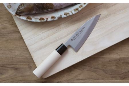 【濃州正宗作 ステンレス和包丁 出刃包丁135mm】 70年以上の歴史ある工場がつくる伝統の和包丁H6-122