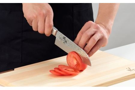 ＜職人の技巧を連想させる追目模様包丁＞■関孫六　いまよう　小三徳１４５ｍｍ◇貝印H12-56