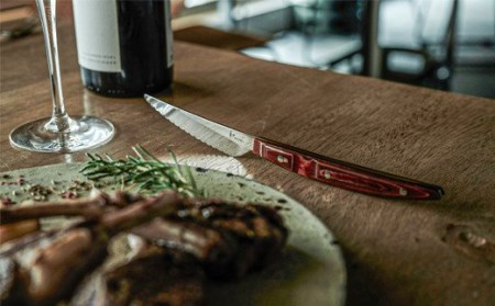 H45-22 【和 NAGOMI】ステーキナイフ 2Pセット（赤&黒）【最長6ヶ月を目安に発送】