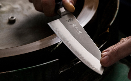 TBS「ララLIFE」で紹介されました(R5.5)　H30-97 関虎徹 V金10号 菜切包丁 165mm【飛騨・美濃すぐれもの認定品】（YG302/安田刃物）