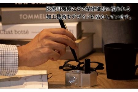 D25-05 【Mechanical Interior】 ペンスタンド