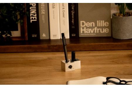 D25-05 【Mechanical Interior】 ペンスタンド