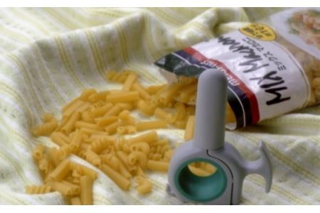 <1台3役 キッチンにスタンバイ!>ハサミ&オープナー