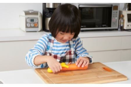 こども用ピーラー (キッズピーラー) 安全カバー付き (PK-12)