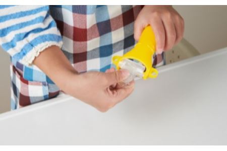 こども用ピーラー (キッズピーラー) 安全カバー付き (PK-12)