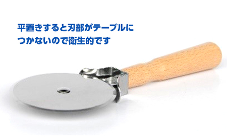  天然木 ピザカッター キッチンツール ローリングカッター ステンレス製 回転刃 カット ピザ パイ生地 シンプル 持ちやすい パーティー テイクアウト 食事 日用品 小物 家庭用品 実用的 調理器具 調理道具 送料無料 ツジ・アクト 岐阜県 美濃市