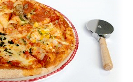  天然木 ピザカッター キッチンツール ローリングカッター ステンレス製 回転刃 カット ピザ パイ生地 シンプル 持ちやすい パーティー テイクアウト 食事 日用品 小物 家庭用品 実用的 調理器具 調理道具 送料無料 ツジ・アクト 岐阜県 美濃市