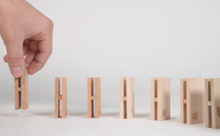 ドミノ 木のおもちゃ 積み木 HAPINO 雑貨 日用品 並べる 倒したり ふれあい 花 葉 刻印 外出 四感 楽しむ 三種 木材 遊ぶ 