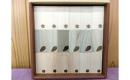 ドミノ 木のおもちゃ 積み木 HAPINO 雑貨 日用品 並べる 倒したり ふれあい 花 葉 刻印 外出 四感 楽しむ 三種 木材 遊ぶ 