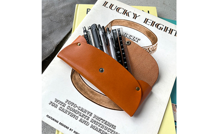 本革 ノンステッチのペンケース 栃木レザー ファッション小物 革小物 シンプル 雑貨 文房具 筆箱 手触りが良い 牛革 プレゼント ギフト 自分用 ブラック