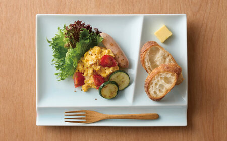 【美濃焼】 グッドデザイン賞受賞 miyama. 箸置き付仕切り皿 isola(イゾラ) パレットプレートL 青磁 1枚 瑞浪市 / ミヤマプランニング 食器 プレート 仕切り皿 [AZCM008]