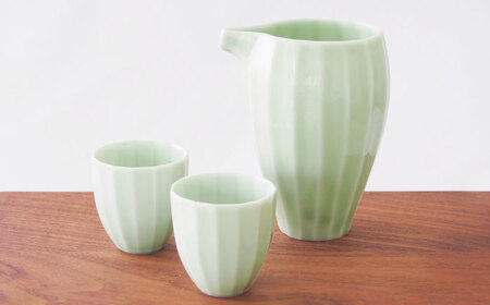 【美濃焼】 立ち姿が美しい miyama. 冷酒器セット 緑釉 瑞浪市 / ミヤマプランニング 食器 酒器 ぐい呑み [AZCM066]