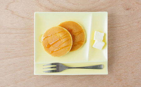 【美濃焼】 グッドデザイン賞受賞 miyama. 箸置き付仕切り皿 isola(イゾラ) パレットプレートM イエローマット 4枚 瑞浪市 / ミヤマプランニング 食器 プレート 仕切り皿 [AZCM016]